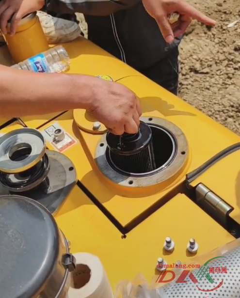 挖掘機(jī)濾芯