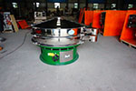 1500型三次元振動(dòng)篩，產(chǎn)量可達(dá)1100kg/h。